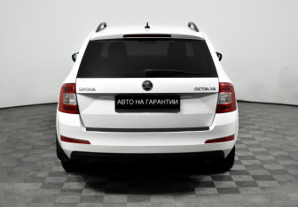 Подержанный автомобиль Skoda Octavia Wagon 2013 года (4 фото)