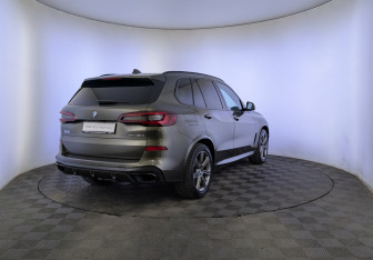 Подержанный автомобиль BMW X5 2021 года (5 фото)