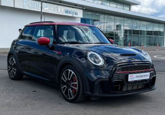 Подержанный автомобиль MINI Hatch 2021 года (3 фото)