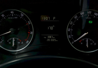 Подержанный автомобиль Skoda Fabia Hatchback 2010 года (24 фото)