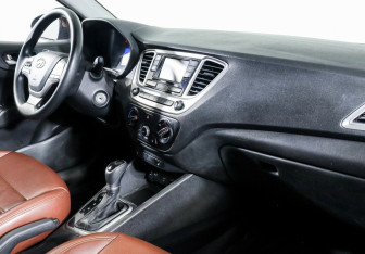 Подержанный автомобиль Hyundai Solaris Sedan 2021 года (8 фото)