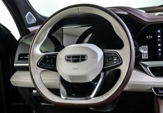 Подержанный автомобиль Geely Monjaro 2023 года (12 фото)