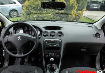 Подержанный автомобиль Peugeot 408 2013 года (10 фото)