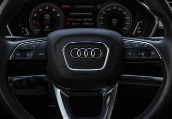 Подержанный автомобиль Audi Q3 2024 года (11 фото)