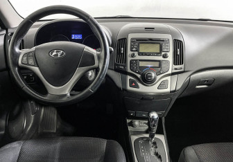 Подержанный автомобиль Hyundai i30 Hatchback 2010 года (12 фото)