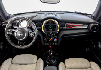 Подержанный автомобиль MINI Hatch 2020 года (14 фото)