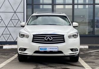 Подержанный автомобиль Infiniti JX 2013 года (2 фото)