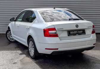 Подержанный автомобиль Skoda Octavia Liftback 2020 года (7 фото)