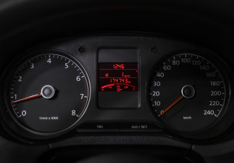 Подержанный автомобиль Volkswagen Polo Sedan 2011 года (11 фото)