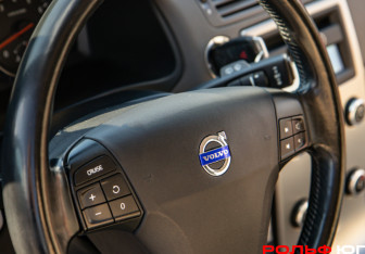 Подержанный автомобиль Volvo C30 2007 года (10 фото)