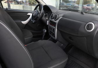 Подержанный автомобиль Renault Sandero 2013 года (8 фото)