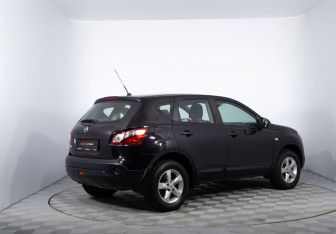 Подержанный автомобиль Nissan Qashqai 2013 года (5 фото)