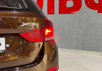 Подержанный автомобиль BMW X1 2013 года (10 фото)