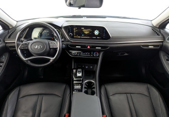Подержанный автомобиль Hyundai Sonata 2021 года (30 фото)
