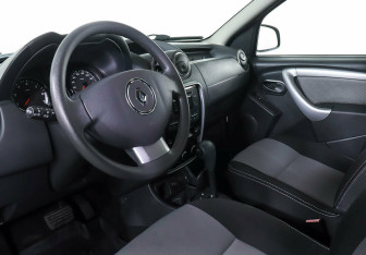 Подержанный автомобиль Renault Duster 2012 года (10 фото)