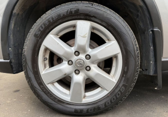 Подержанный автомобиль Nissan X-Trail 2008 года (9 фото)