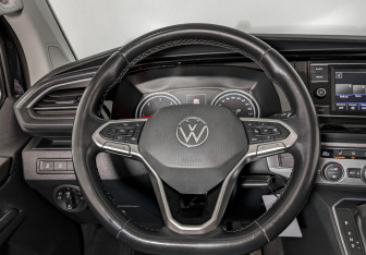 Подержанный автомобиль Volkswagen Multivan 2021 года (22 фото)