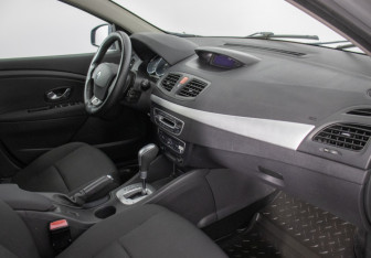 Подержанный автомобиль Renault Fluence 2011 года (9 фото)