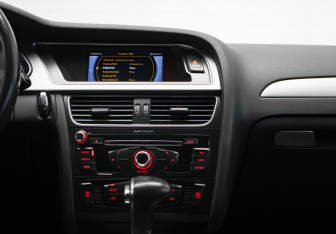 Подержанный автомобиль Audi A4 Sedan 2014 года (19 фото)