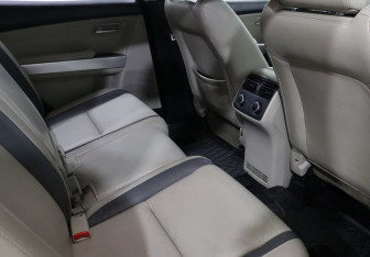 Подержанный автомобиль Mazda CX-9 2006 года (22 фото)