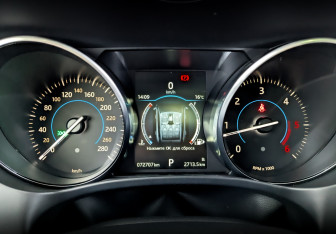 Подержанный автомобиль Jaguar F-Pace 2016 года (9 фото)