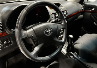 Подержанный автомобиль Toyota Avensis Wagon 2006 года (11 фото)