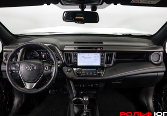Подержанный автомобиль Toyota RAV4 2019 года (10 фото)