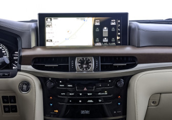 Подержанный автомобиль Lexus LX 2019 года (17 фото)