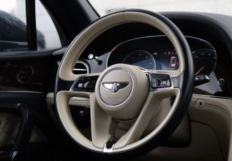 Подержанный автомобиль Bentley Bentayga 2016 года (13 фото)