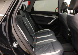 Подержанный автомобиль Geely Atlas 2024 года (21 фото)