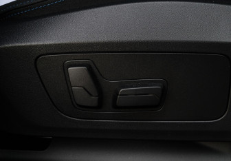 Подержанный автомобиль BMW X1 2025 года (8 фото)