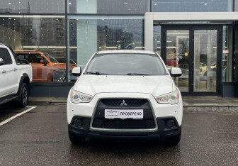 Подержанный автомобиль Mitsubishi ASX 2011 года (2 фото)