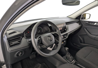 Подержанный автомобиль Skoda Rapid Liftback 2021 года (16 фото)