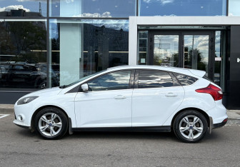 Подержанный автомобиль Ford Focus Hatchback 2013 года (8 фото)