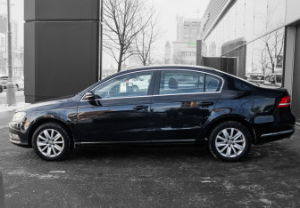 Подержанный автомобиль Volkswagen Passat Sedan 2011 года (8 фото)