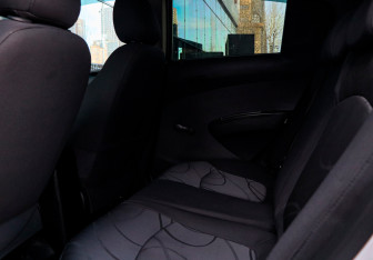 Подержанный автомобиль Chevrolet Spark 2012 года (8 фото)