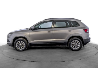 Подержанный автомобиль Skoda Karoq 2021 года (8 фото)