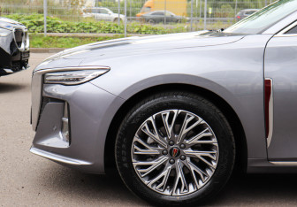 Подержанный автомобиль Hongqi H5 2024 года (8 фото)
