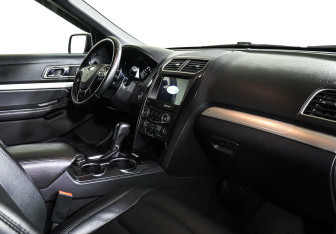 Подержанный автомобиль Ford Explorer 2017 года (9 фото)