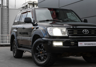 Подержанный автомобиль Toyota Land Cruiser Suv 2007 года (22 фото)
