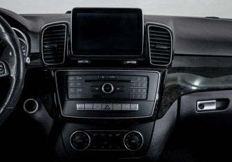 Подержанный автомобиль Mercedes-Benz GLE 2015 года (13 фото)