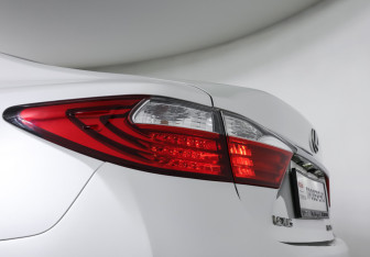 Подержанный автомобиль Lexus ES 2014 года (21 фото)