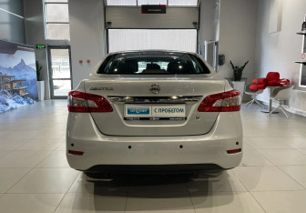 Подержанный автомобиль Nissan Sentra Sedan 2015 года (5 фото)