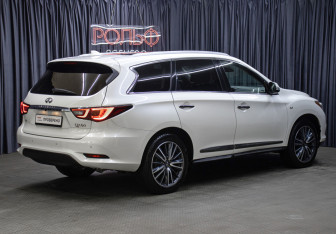 Подержанный автомобиль Infiniti QX60 2019 года (5 фото)