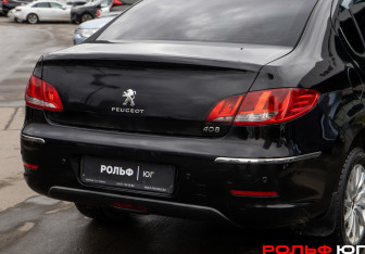 Подержанный автомобиль Peugeot 408 2013 года (15 фото)