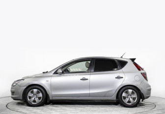 Подержанный автомобиль Hyundai i30 Hatchback 2010 года (8 фото)