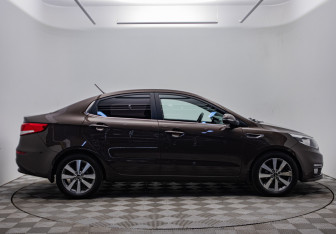 Подержанный автомобиль Kia Rio Sedan 2016 года (6 фото)