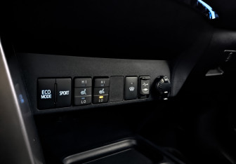 Подержанный автомобиль Toyota RAV4 2018 года (25 фото)