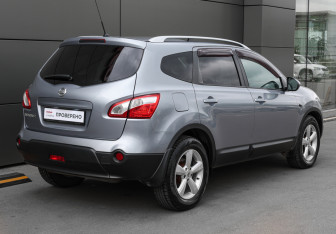 Подержанный автомобиль Nissan Qashqai+2 2011 года (5 фото)