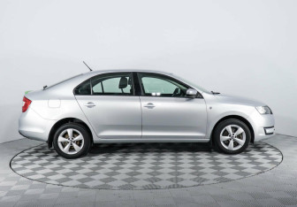 Подержанный автомобиль Skoda Rapid Liftback 2014 года (4 фото)